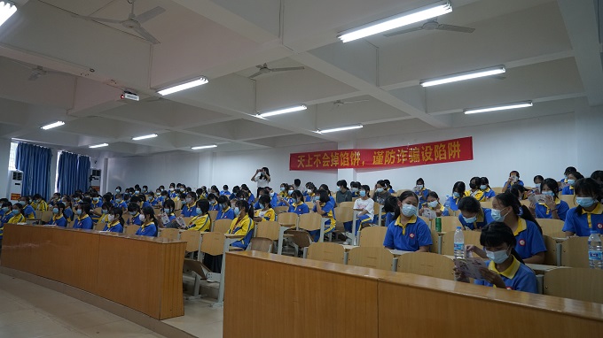 “心向阳光，静待花开”普法公开课第三场(黄田站)